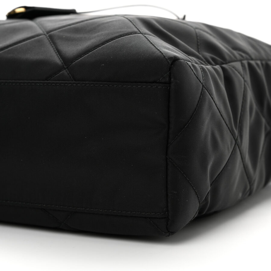 Re-Nylon Impuntu Quilted Re-Edition 1995 Chaine Medium Tote Bag Black - Image 8