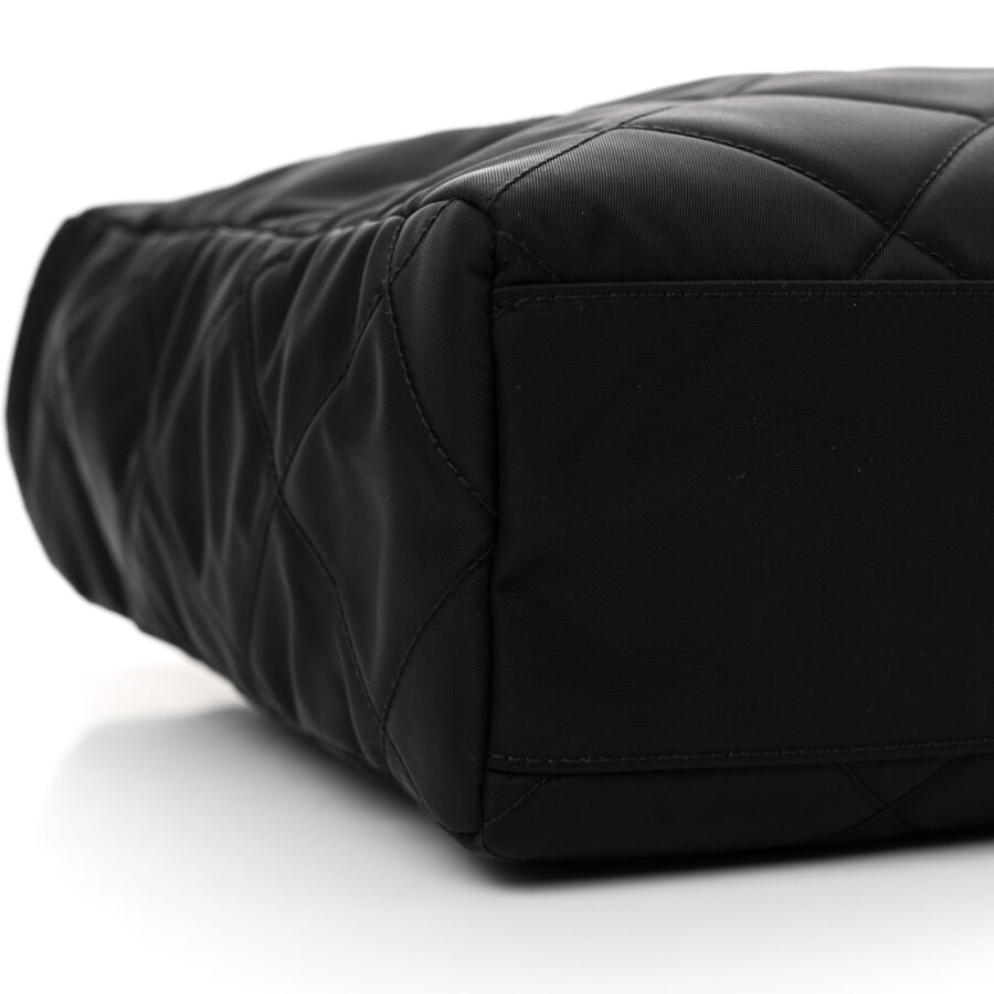 Re-Nylon Impuntu Quilted Re-Edition 1995 Chaine Medium Tote Bag Black - Image 7