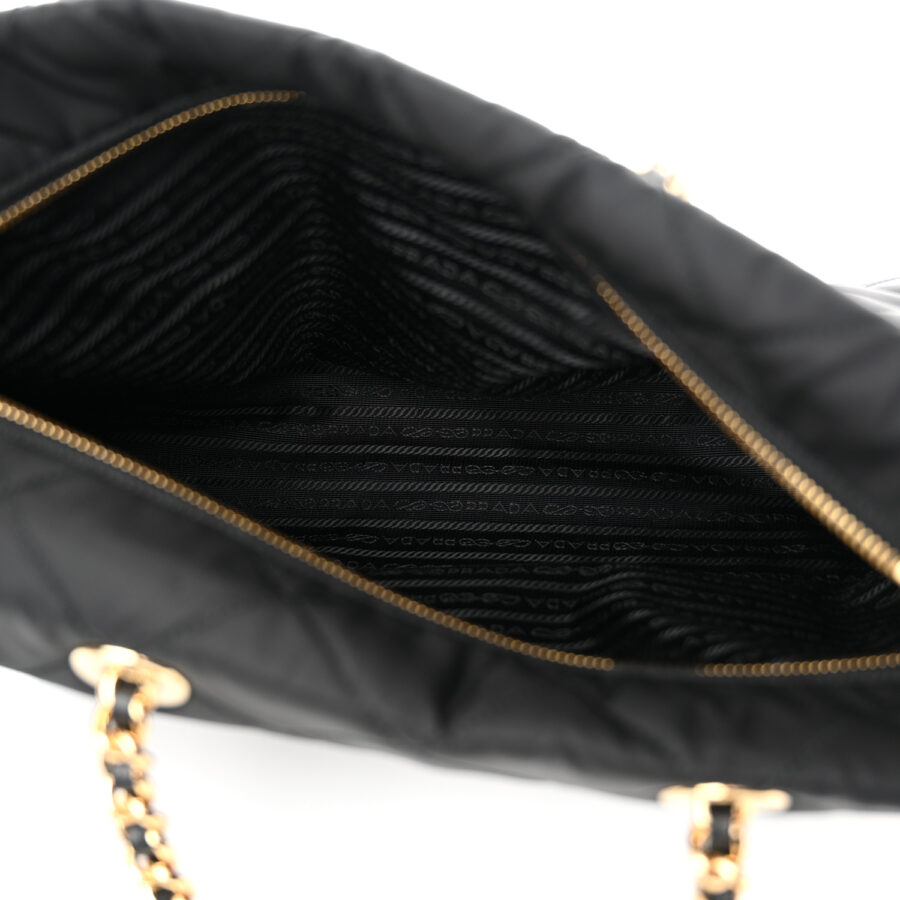 Re-Nylon Impuntu Quilted Re-Edition 1995 Chaine Medium Tote Bag Black - Image 4